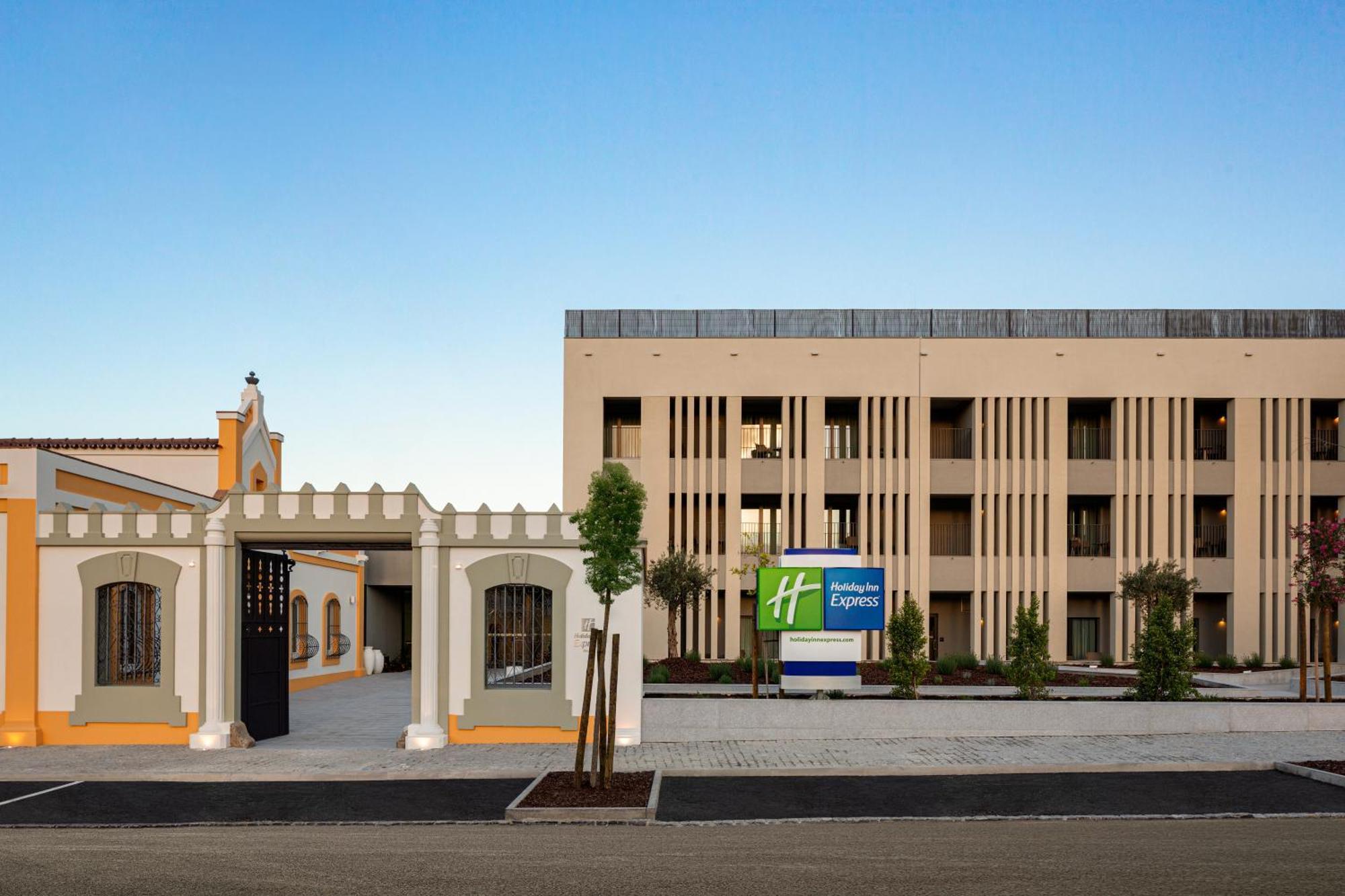 Holiday Inn Express Evora By Ihg Экстерьер фото